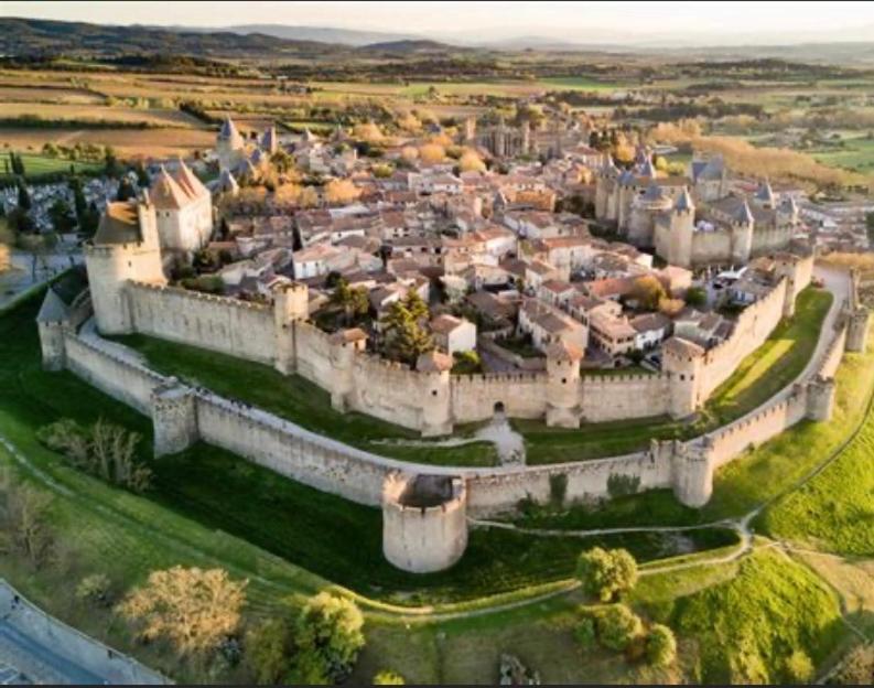 Gite Au Pied De La Cite Medievale - Le 127 Carcassonne Exterior foto