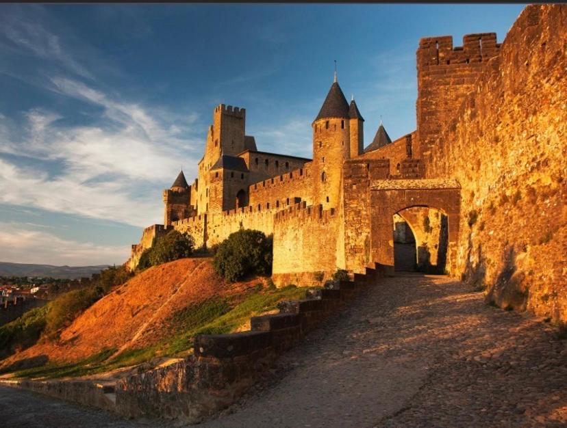Gite Au Pied De La Cite Medievale - Le 127 Carcassonne Exterior foto